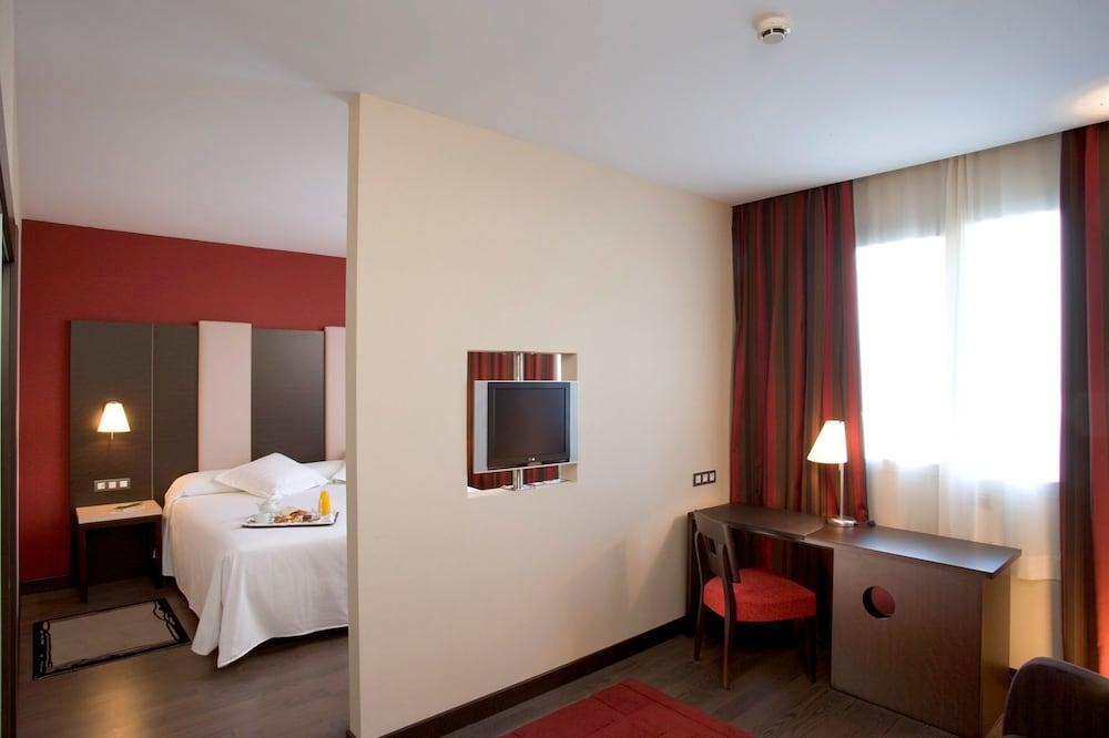 Azz Pamplona Norte Hotel Berriozar Exterior foto