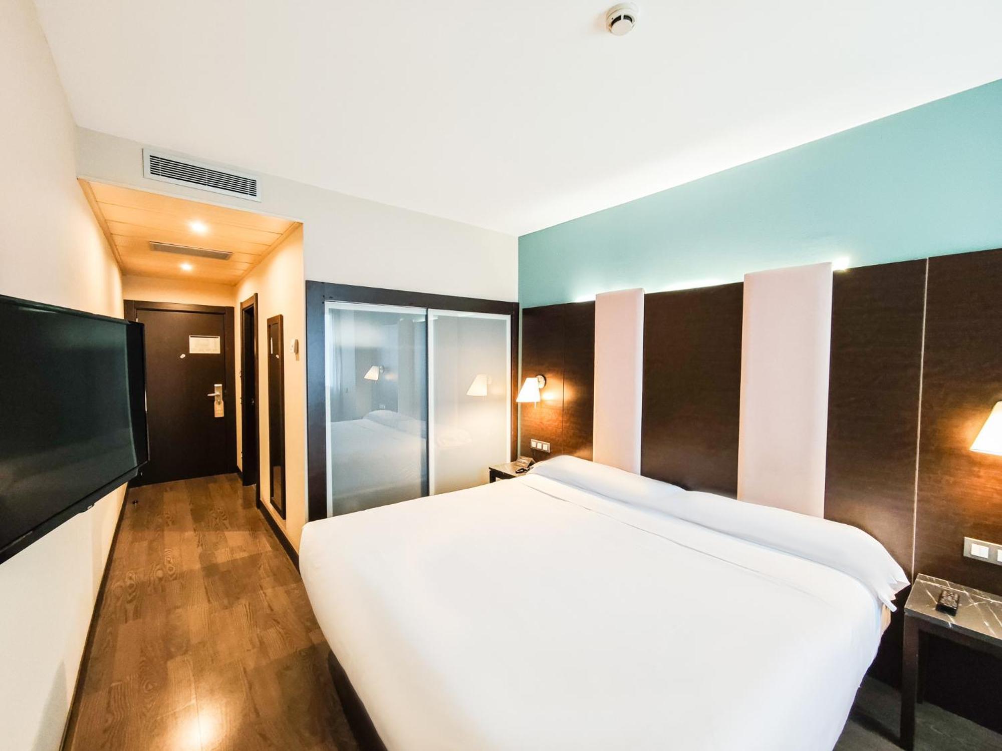 Azz Pamplona Norte Hotel Berriozar Exterior foto